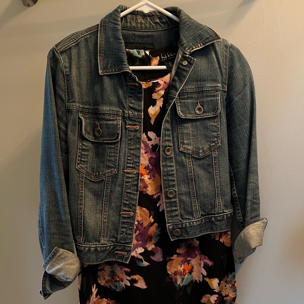 SOLD- Banana Republic cropped denim jacket- excellent pre-loved condition